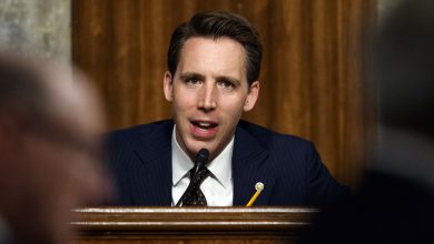 Photo of Hawley continues opposing Ukraine funding