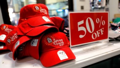 Photo of Cardinals supporting stadium employees