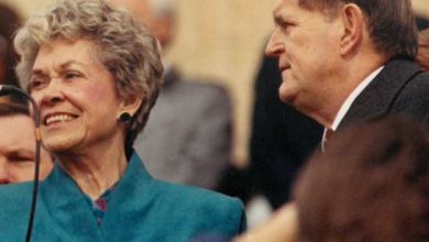 Photo of Kansas’ first gentleman has died