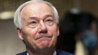 Photo of Hutchinson says he’s running for President