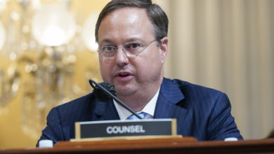 Photo of Independent Senate Candidate Wood Delivers 20K Signatures to Secretary of State