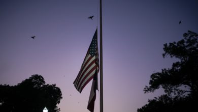 Photo of Governor Kelly directs flags be flown at half-staff in honor of parade shooting victim