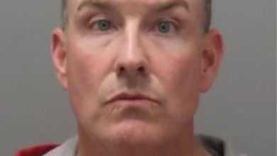 Photo of St. Louis Cardinals broadcaster leaving after DWI arrest