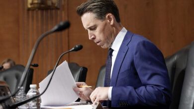 Photo of Sen. Josh Hawley sponsoring ‘Travis’s Law’