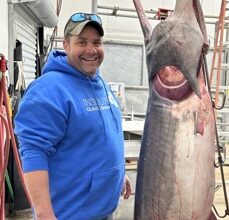 Photo of Angler snags world-record paddlefish during opening weekend