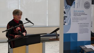 Photo of Kelly cuts ribbon at new Kansas Health and Environment Laboratories