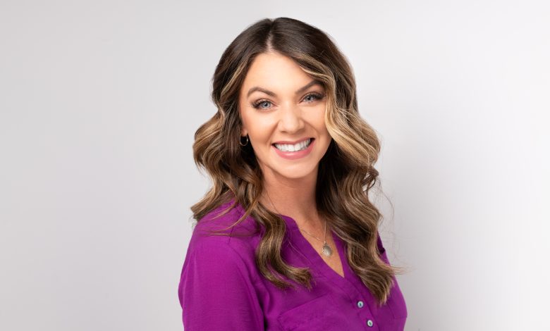 Betsy mense headshot